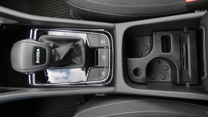 Škoda Karoq 1,5 TSI Ambition DSG na operativní leasing