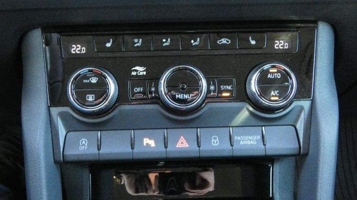 Škoda Karoq 1,5 TSI DSG Style na operativní leasing