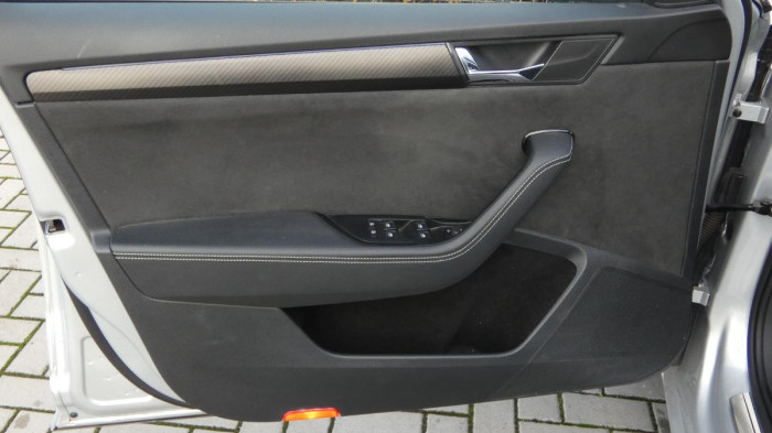 Škoda Superb Combi 2.0 TDI DSG Sportline na operativní leasing