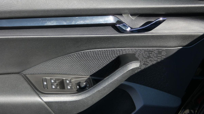 Škoda Superb Combi 2.0 TDI DSG Sportline na operativní leasing