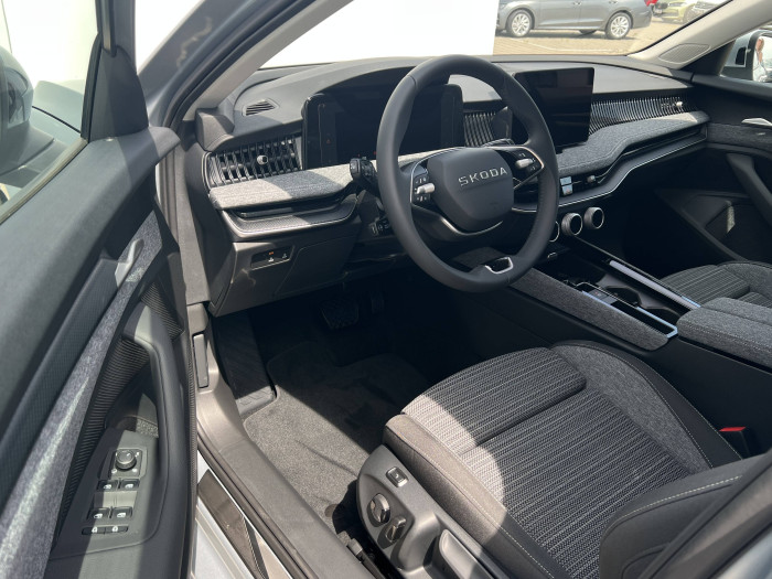 Škoda Superb Combi Selection 7DSG 2,0TDI / 110kW na operativní leasing