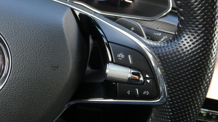 Škoda Superb Combi 2.0 TDI DSG Sportline na operativní leasing