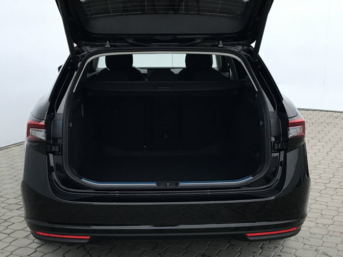 Škoda Superb Combi Selection 7DSG 2,0TDI / 110kW na operativní leasing