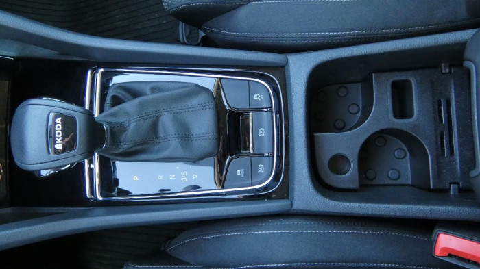 Škoda Karoq 1,5 TSI DSG Style na operativní leasing