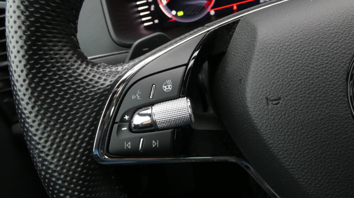 Škoda Karoq 1,5 TSI Sportline DSG na operativní leasing