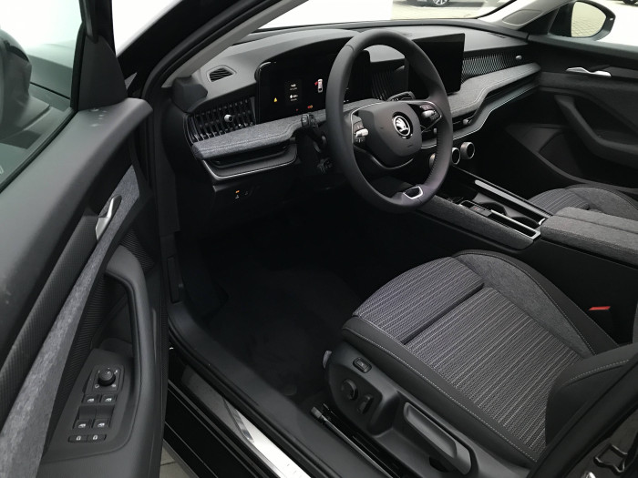 Škoda Superb Combi Selection 7DSG 2,0TDI / 110kW na operativní leasing