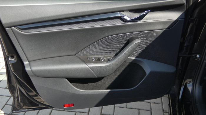 Škoda Superb Combi 2.0 TDI DSG Sportline na operativní leasing