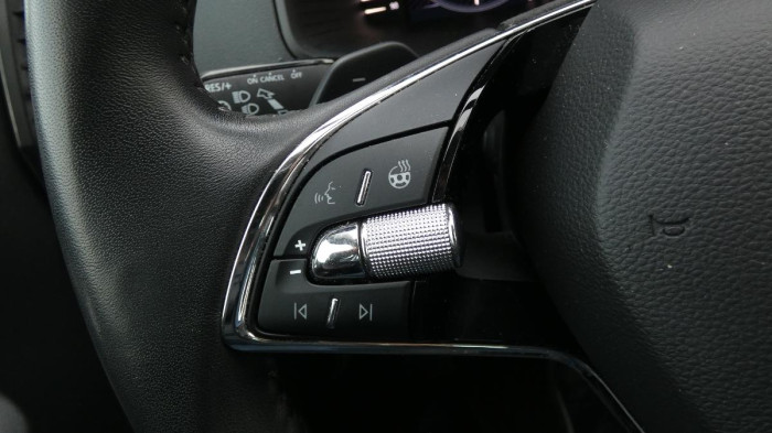 Škoda Karoq 1,5 TSI DSG Style na operativní leasing