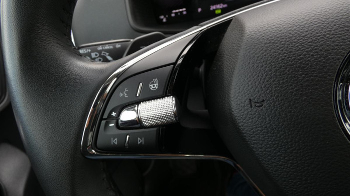 Škoda Karoq 1,5 TSI Ambition DSG na operativní leasing